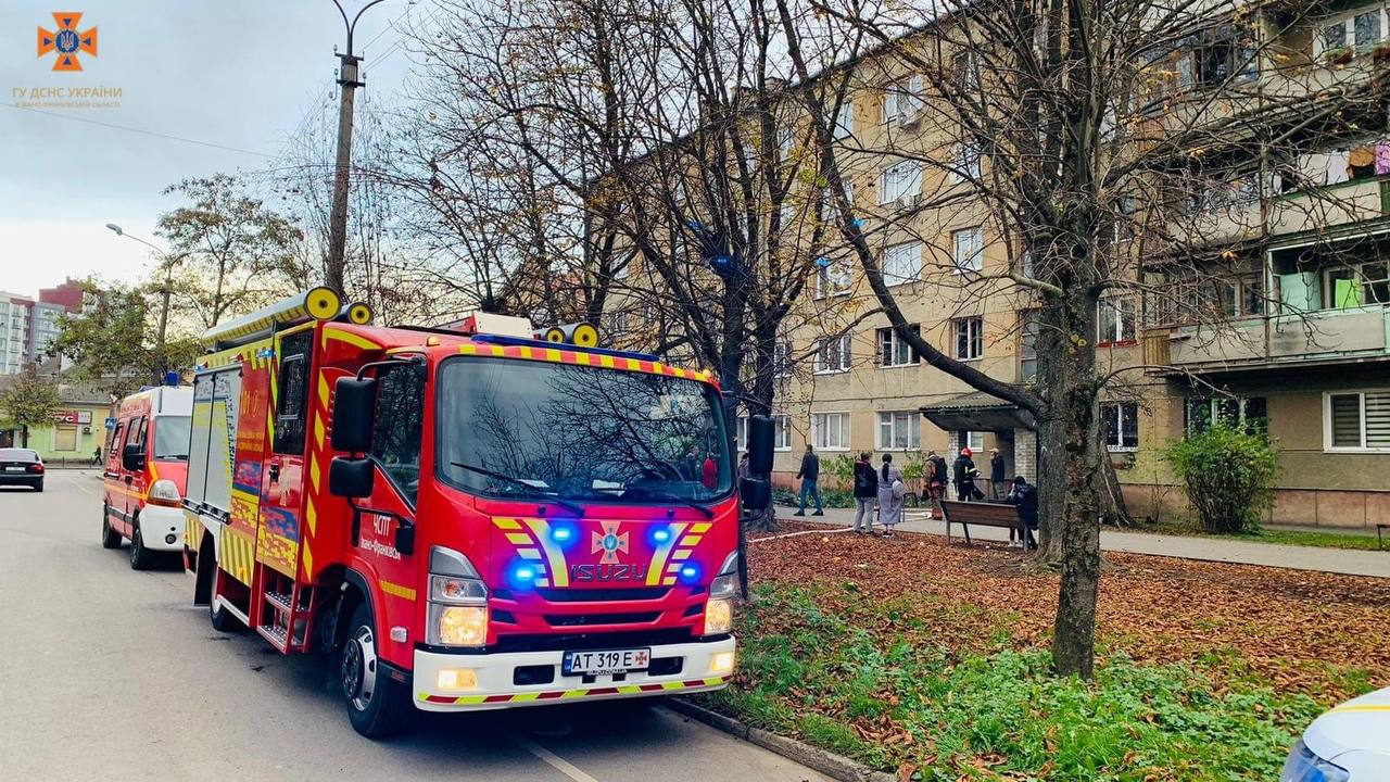 У франківській багатоповерхівці виникла пожежа: рятувальники евакуювали мешканців