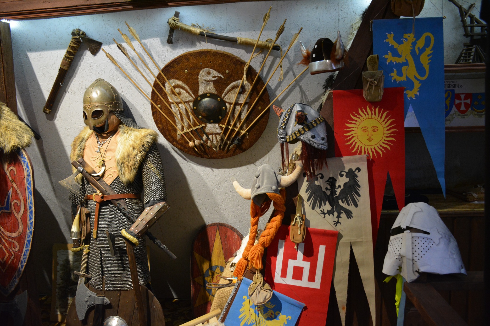 У Надвірній місцеве подружжя Гаврилюків створило інтерактивний музей лицарства (відео). Читайте на UKR.NET