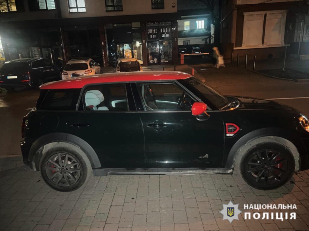 В Івано-Франківську водійка Mini Cooper збила на пішохідному переході 16-річного хлопця