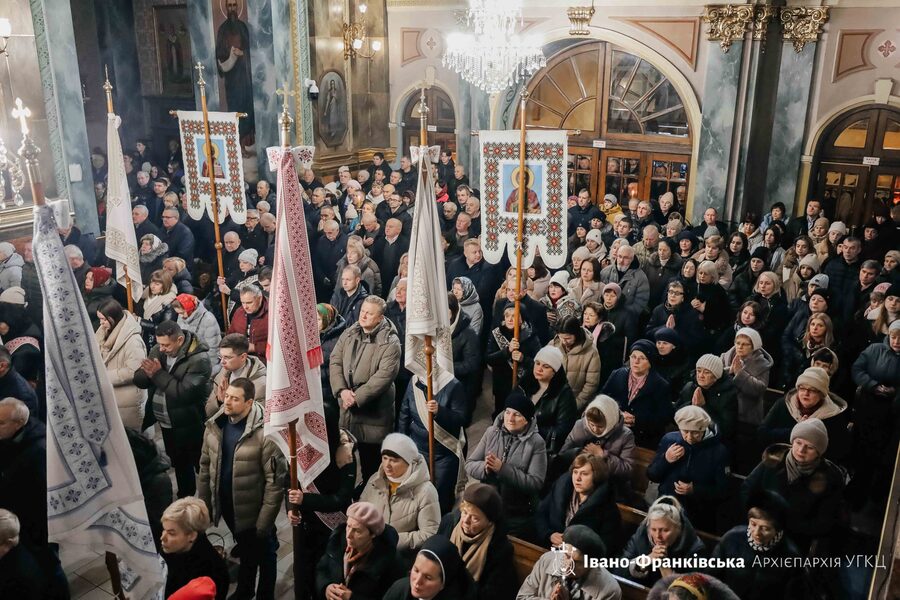 На свято Богоявлення у катедральному соборі Франківська молилися за мир в Україні