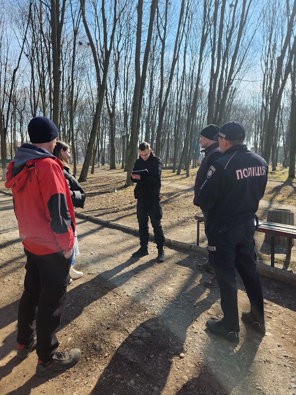 У Снятині вандали пошкодили вуличне освітлення міського парку