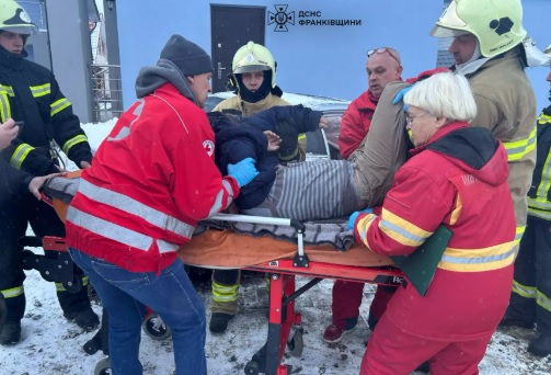 У Делятині рятувальники деблокували водія після ДТП