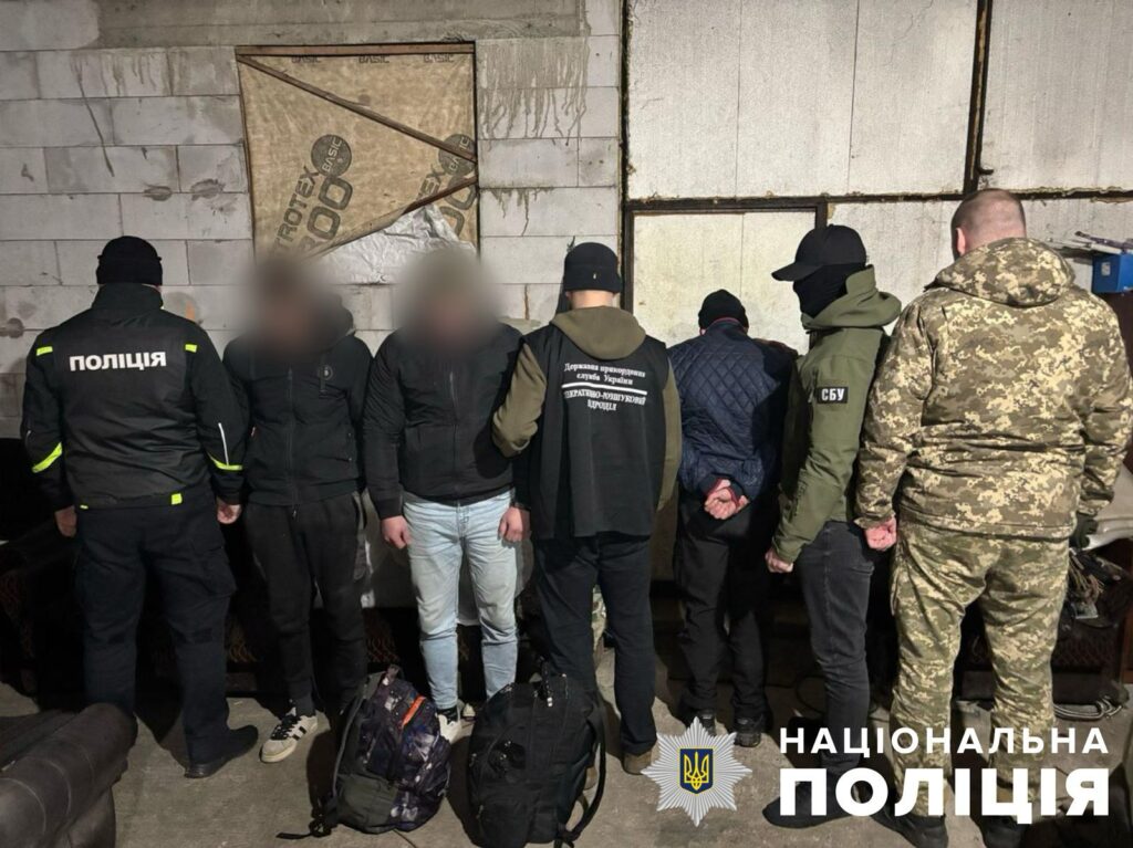 Мешканець Калуша разом зі спільником за 6 тисяч євро переправляли чоловіків до Румунії