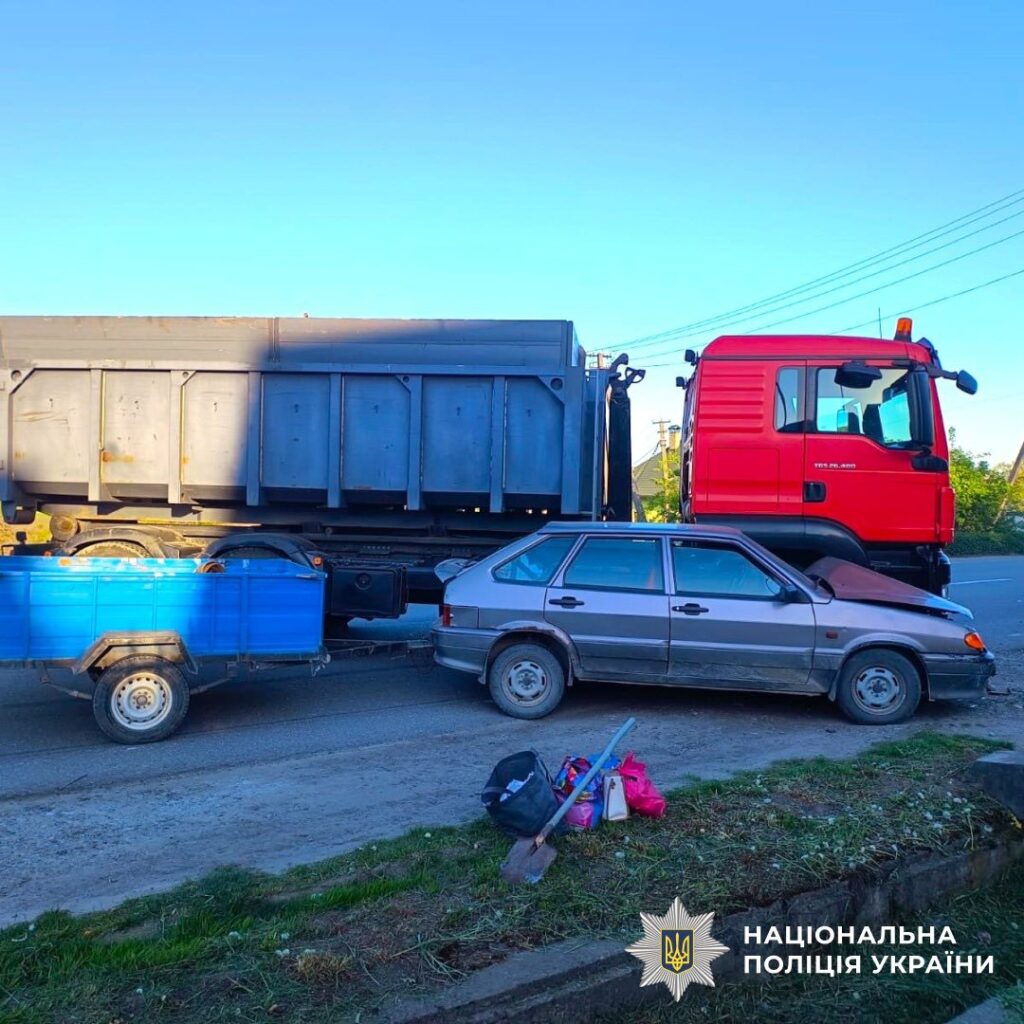 У Рогатинській громаді зіткнулися легковик та вантажівка