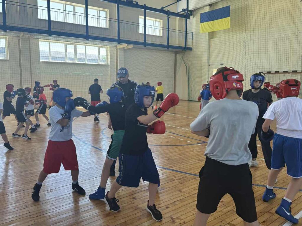 У Тлумачі відбуваються Всеукраїнські навчально‑тренувальні збори юних боксерів
