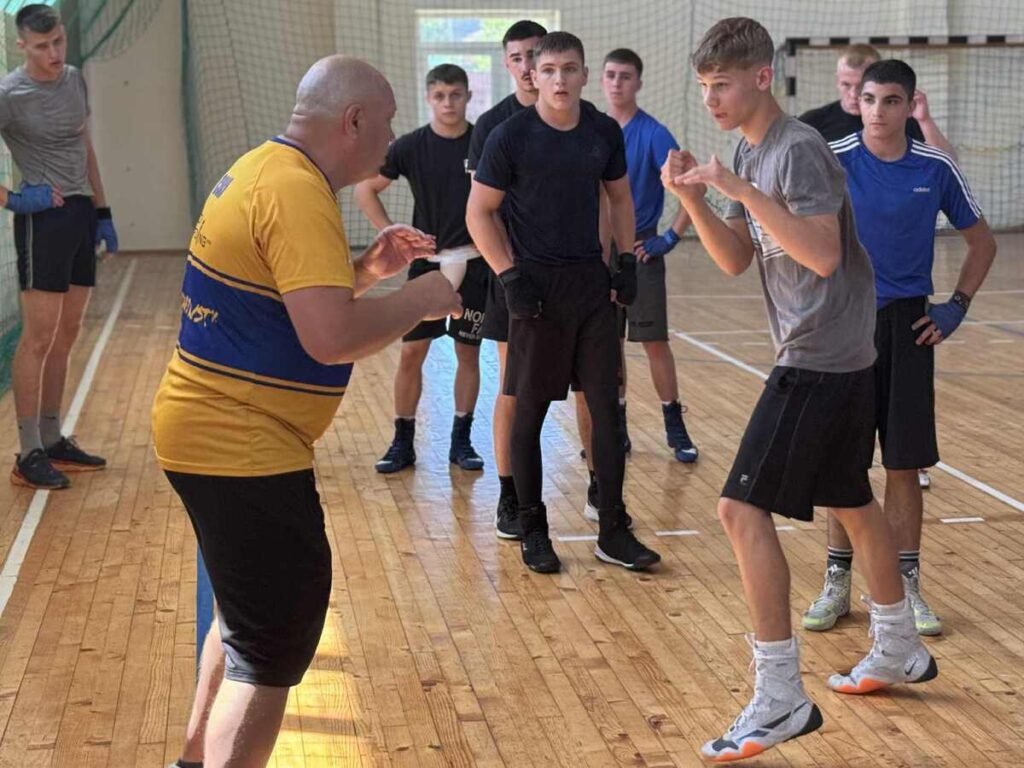 У Тлумачі відбуваються Всеукраїнські навчально‑тренувальні збори юних боксерів