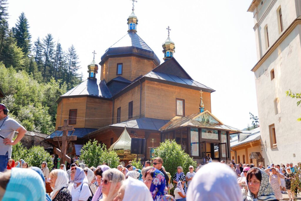 Як у Маняві за участі Митрополита Епіфанія проходила Всеукраїнська проща 