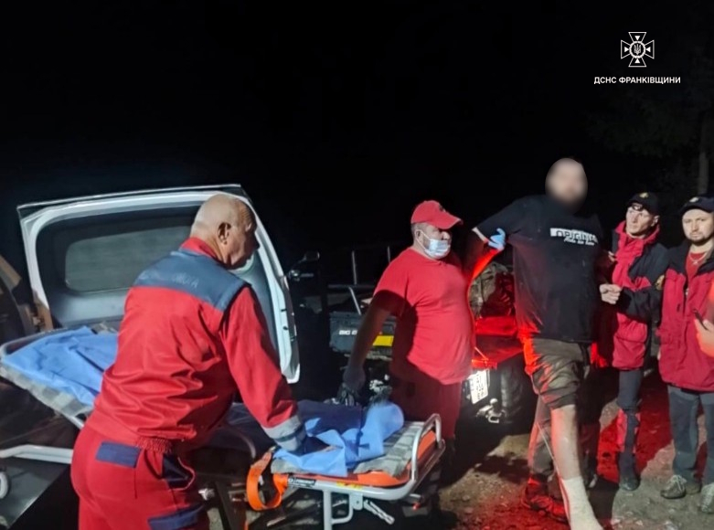 У Карпатах рятувальники допомогли травмованому туристу з Миколаївщини