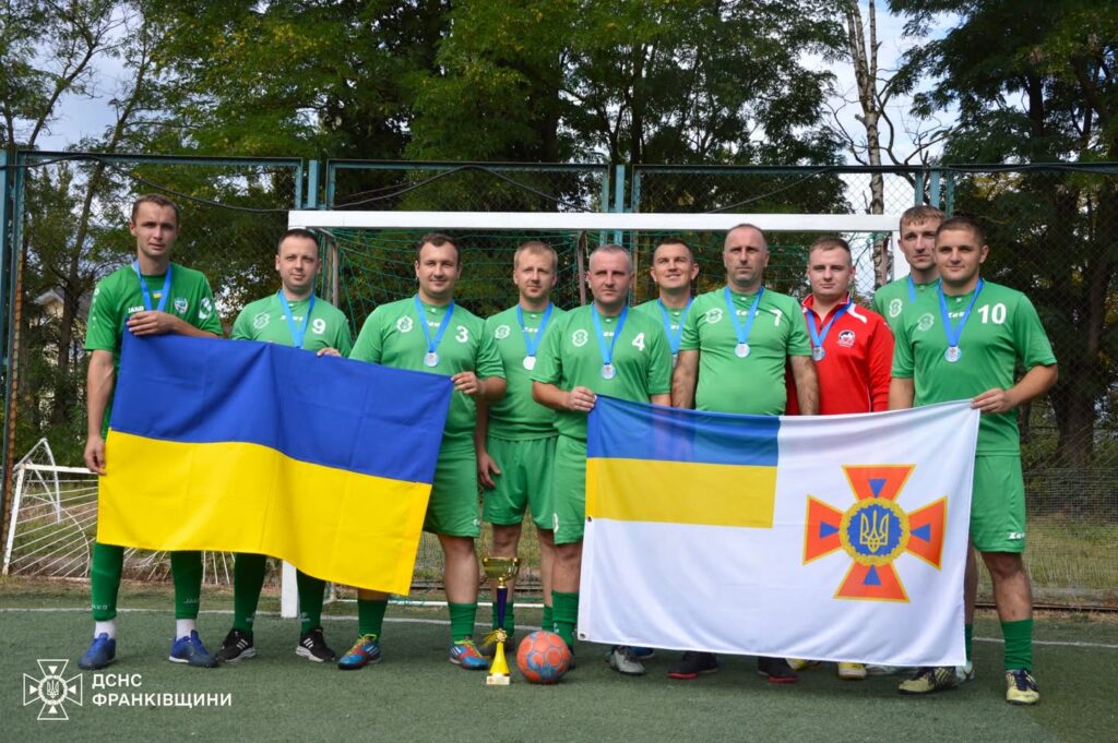 На Прикарпатті провели турнір з міні-футболу серед рятувальників до Дня рятівника (фото)