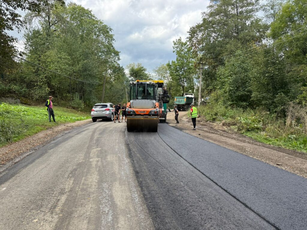 Де на Івано-Франківщині тривають роботи з утримання доріг державного значення