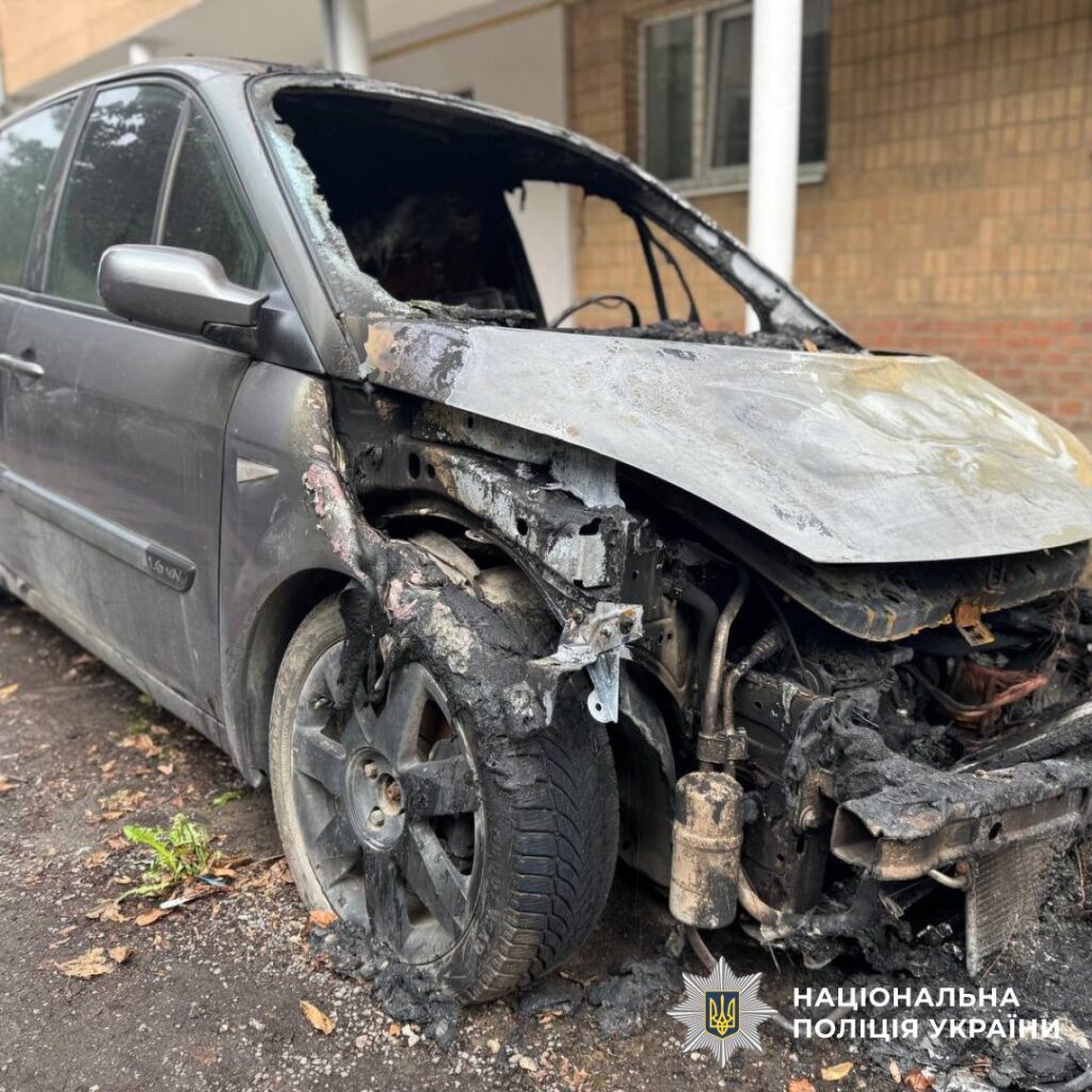 В Івано-Франківську затримали чоловіка, який на замовлення російських спецслужб палив авто військових