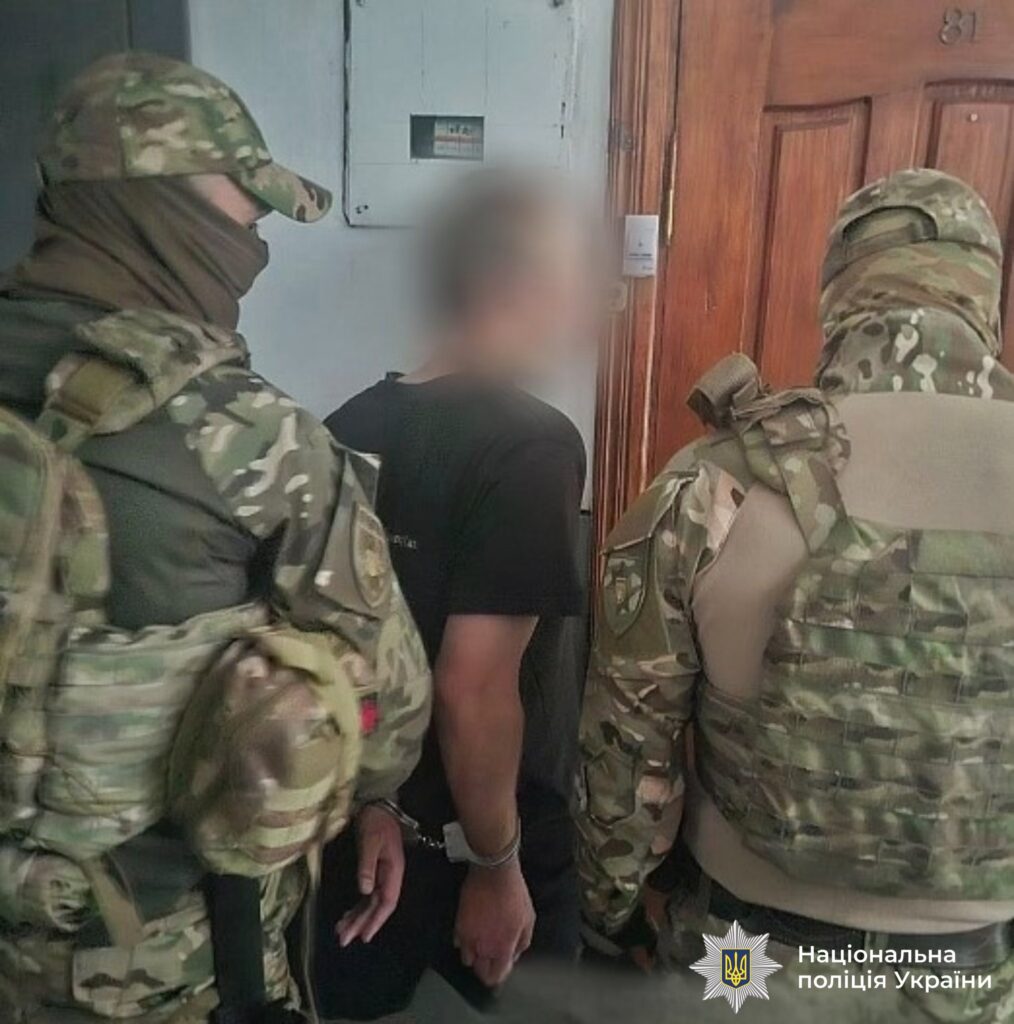 В Івано-Франківську затримали чоловіка, який палив авто військових на замовлення російських спецслужб