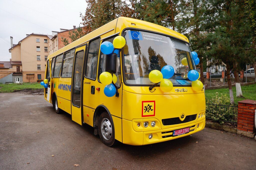 Учні Тлумацької громади отримали новий шкільний автобуc