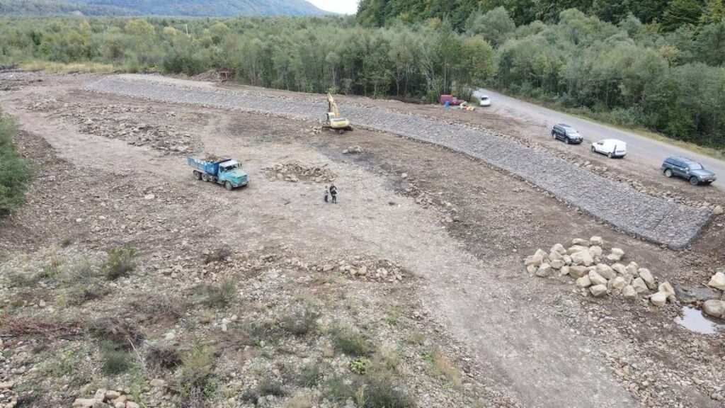 На Івано-Франківщині завершили відновлення водозахисної дамби на річці Лімниця