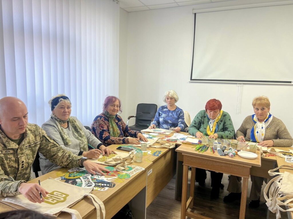 В Івано-Франківську провели арттерапію для рідних Захисників