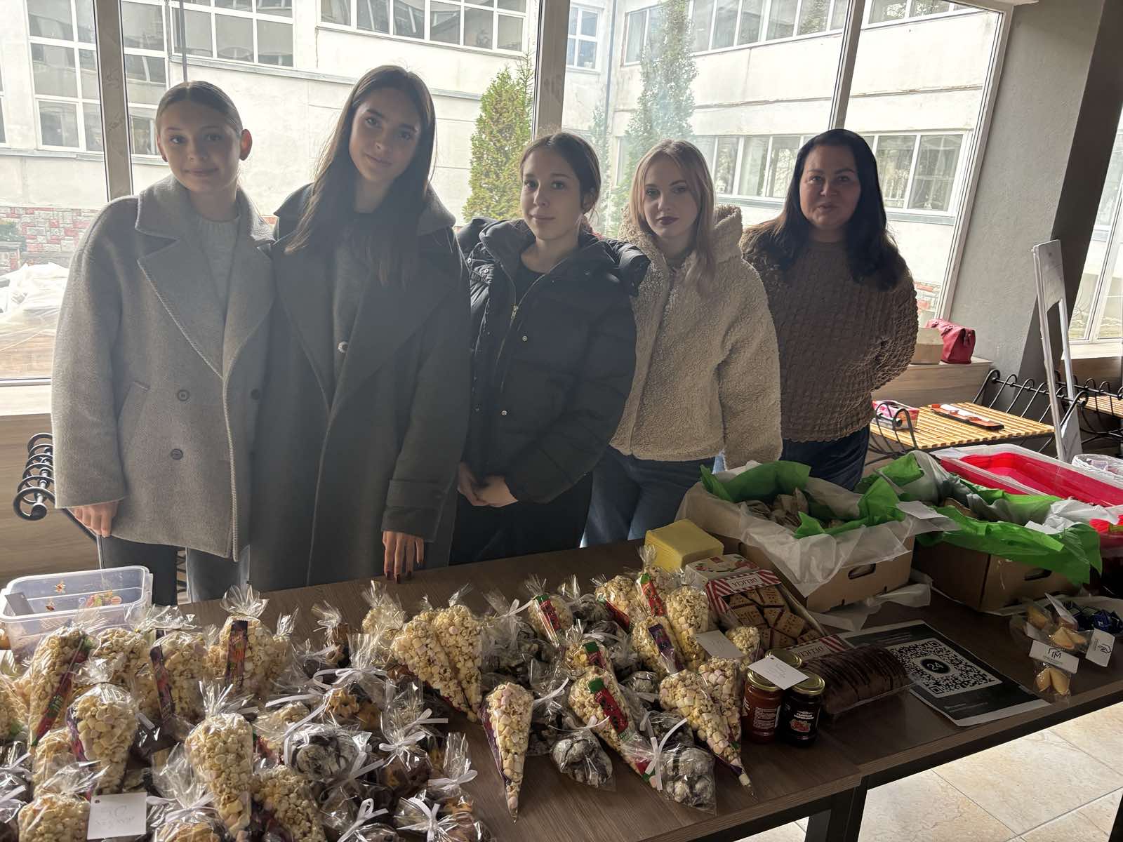 Студенти ІФНТУНГ організували благодійний ярмарок для збору коштів на маскувальні сітки