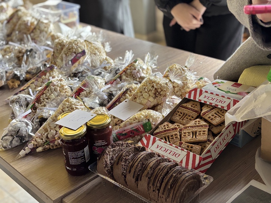 Студенти ІФНТУНГ організували благодійний ярмарок для збору коштів на маскувальні сітки