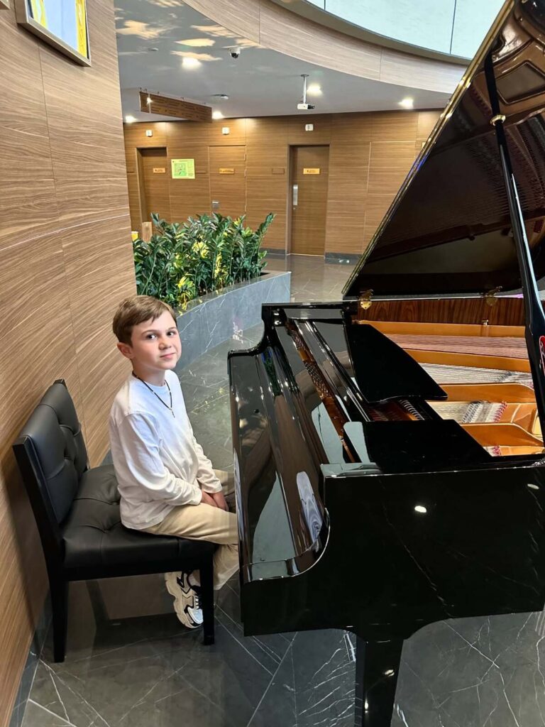 Мати хлопчика з рідкісною хворобою Максима Цуцмана розповіла про перші результати лікування