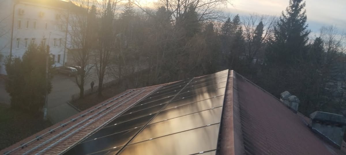 В онкологічному центрі Івано-Франківська встановлюють сонячну електростанцію від Литви