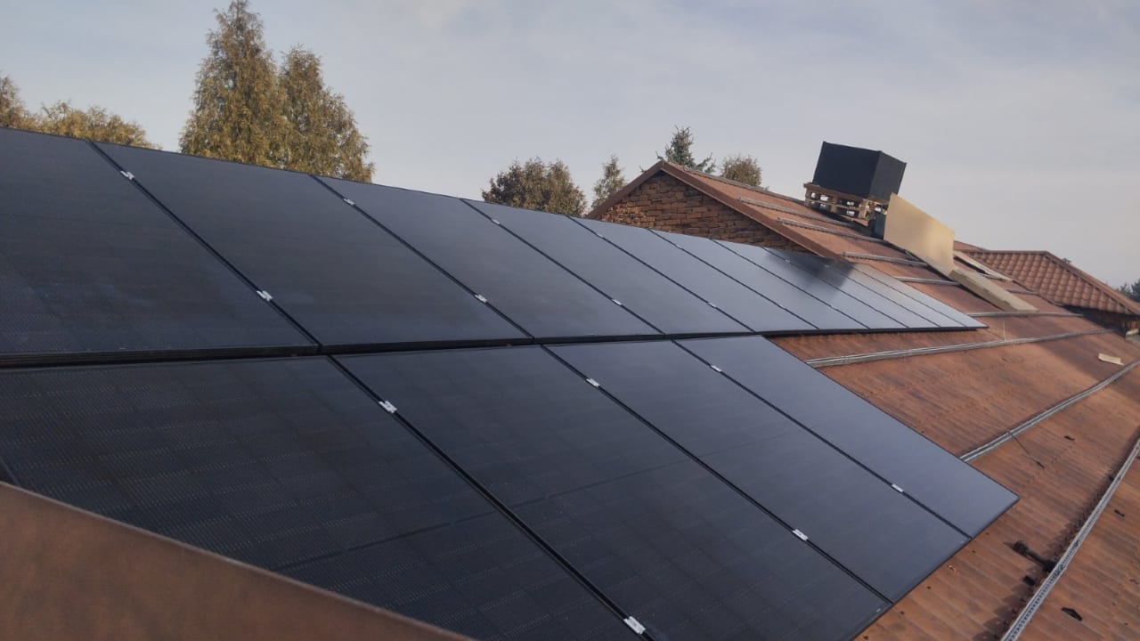 В онкологічному центрі Івано-Франківська встановлюють сонячну електростанцію від Литви