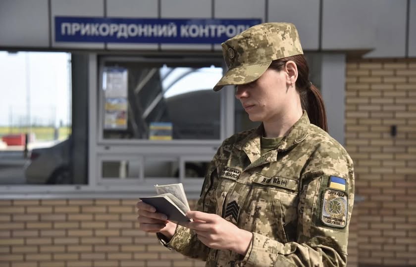 На західному кордоні України перетнули 74 тис. осіб та 18 тис. автівок
