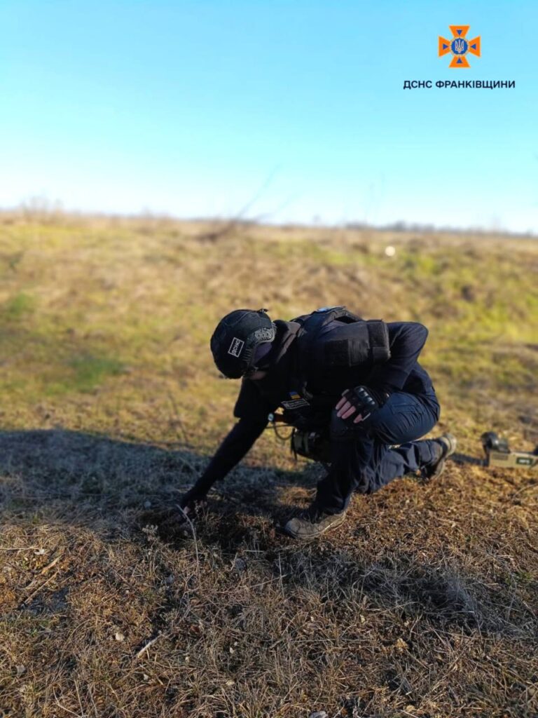 Як піротехніки з Івано-Франківщини розміновують деокуповані території Херсонщини