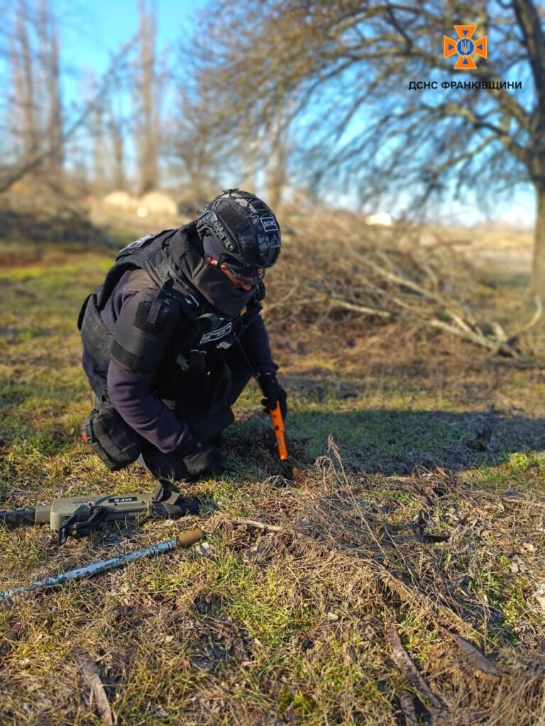Як піротехніки з Івано-Франківщини розміновують деокуповані території Херсонщини