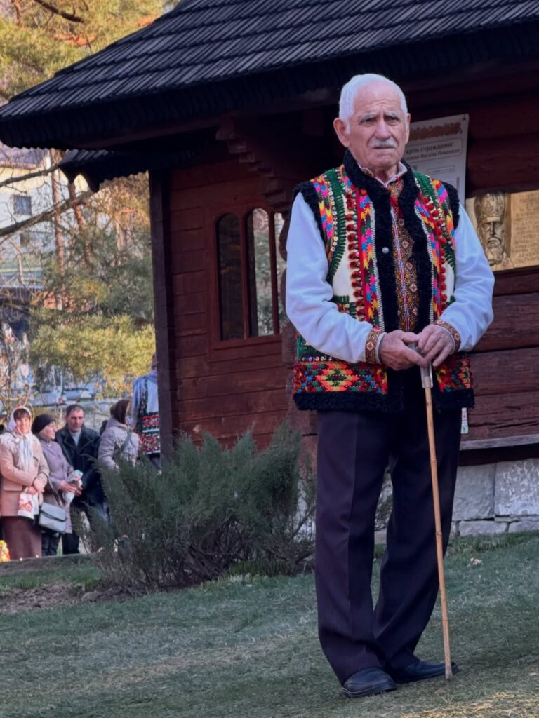 Телеведучий Андрій Бєдняков святкував Великдень у Криворівні