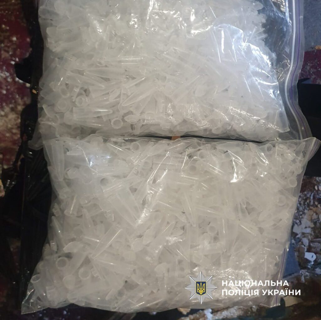 На Івано-Франківщині чоловік та жінка через поштомати збували наркотики (фото) 6 На Івано-Франківщині чоловік та жінка через поштомати збували наркотики