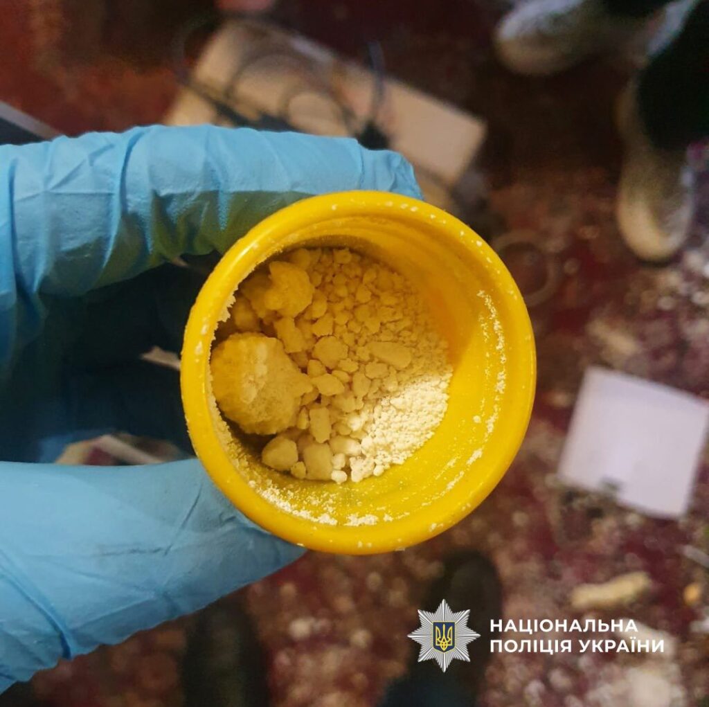 На Івано-Франківщині чоловік та жінка через поштомати збували наркотики (фото) 7 На Івано-Франківщині чоловік та жінка через поштомати збували наркотики