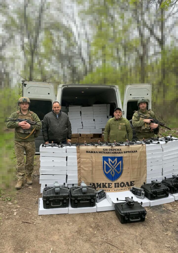 Мер Івано-Франківська Руслан Марцінків повіз на передову дрони та старлінки
