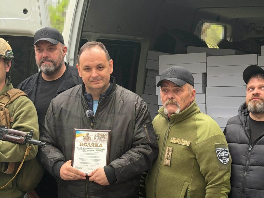 Мер Івано-Франківська Руслан Марцінків повіз на передову дрони та старлінки