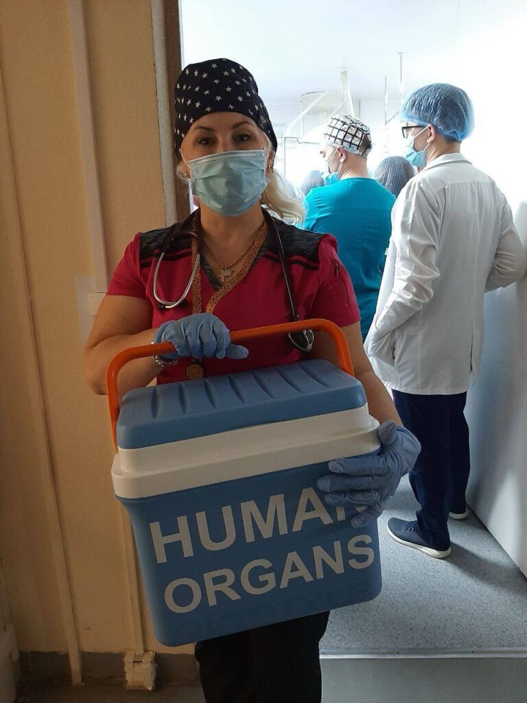 Пересадка нирки в Івано-Франківську: після 16 років діалізу чоловік повернувся до футболу і прогулянок із сином