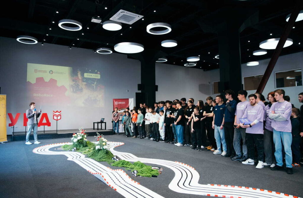В Івано-Франківську пройшли відкриті обласні змагання «Roborace – 2026»