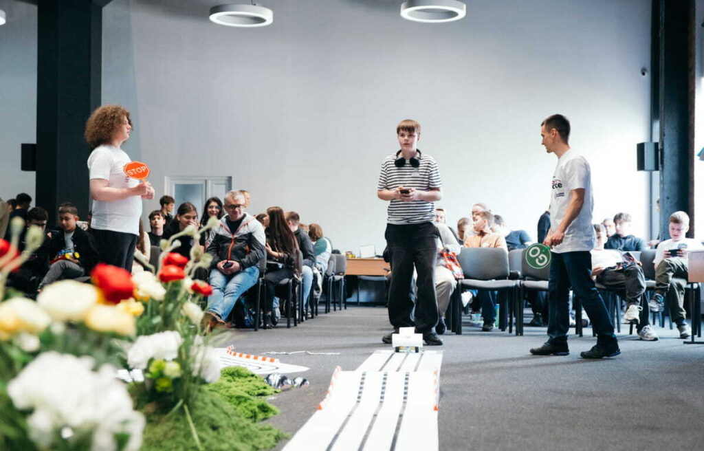 В Івано-Франківську пройшли відкриті обласні змагання «Roborace – 2026»