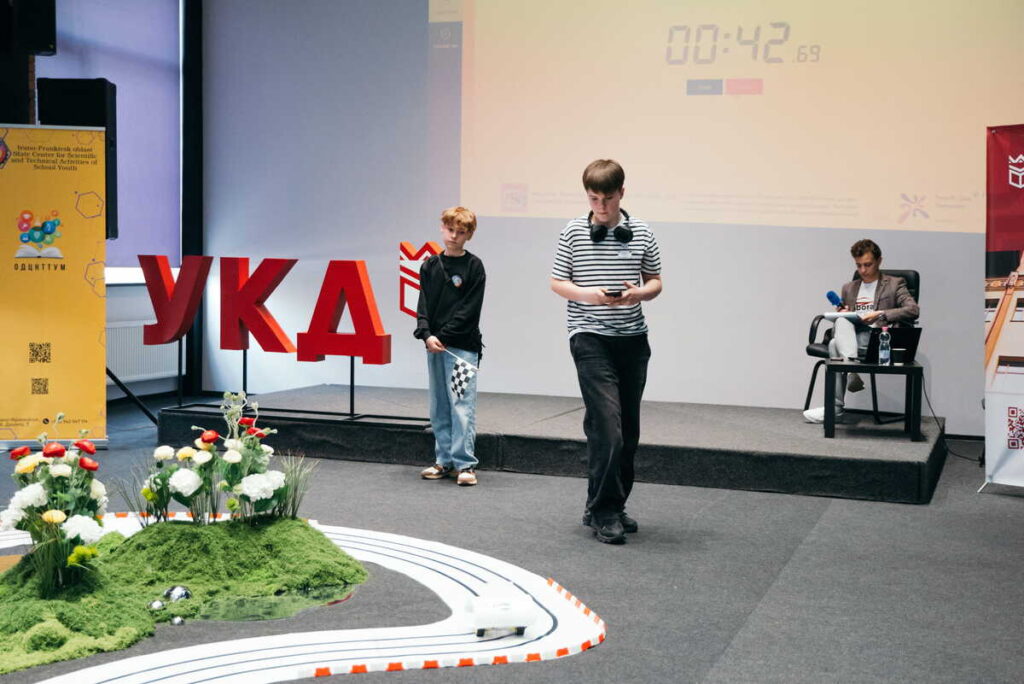В Івано-Франківську пройшли відкриті обласні змагання «Roborace – 2026»