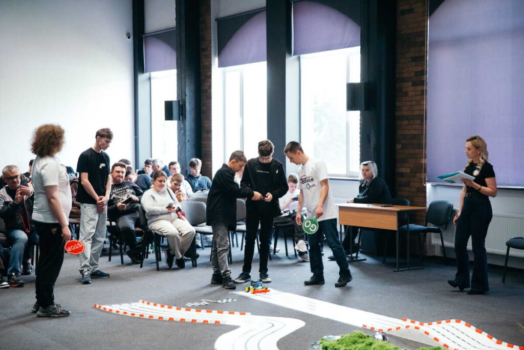 В Івано-Франківську пройшли відкриті обласні змагання «Roborace – 2026»