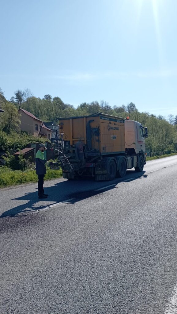 На дорогах Івано-Франківщини ліквідовують ямковість