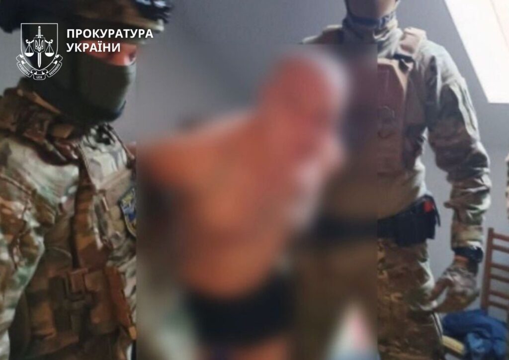 Проникли в будинок у балаклавах та забрали 9 мільйонів гривень: на Івано-Франківщині затримали злочинну групу із Чернігівщини (фото) 8 на Івано-Франківщині затримали злочинну групу із Чернігівщини