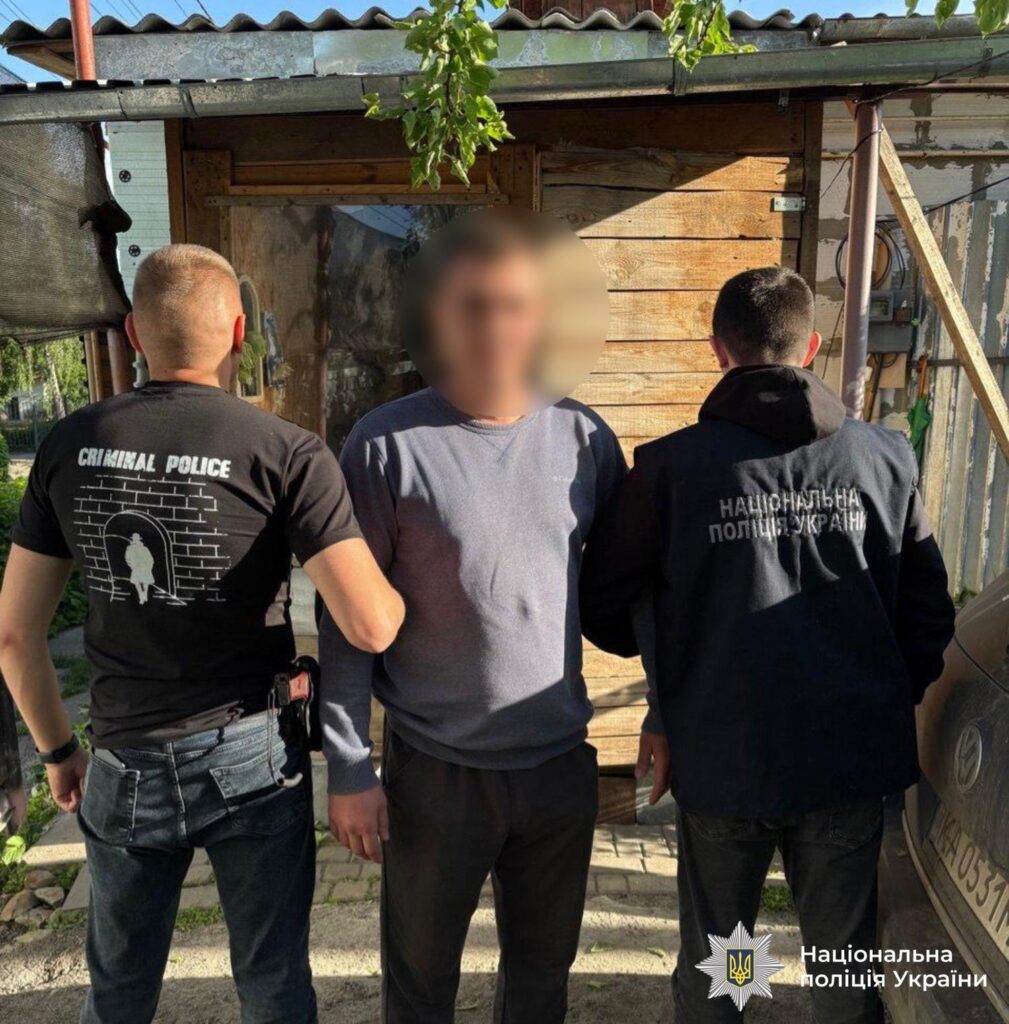 Проникли в будинок у балаклавах та забрали 9 мільйонів гривень: на Івано-Франківщині затримали злочинну групу із Чернігівщини (фото) 5 на Івано-Франківщині затримали злочинну групу із Чернігівщини