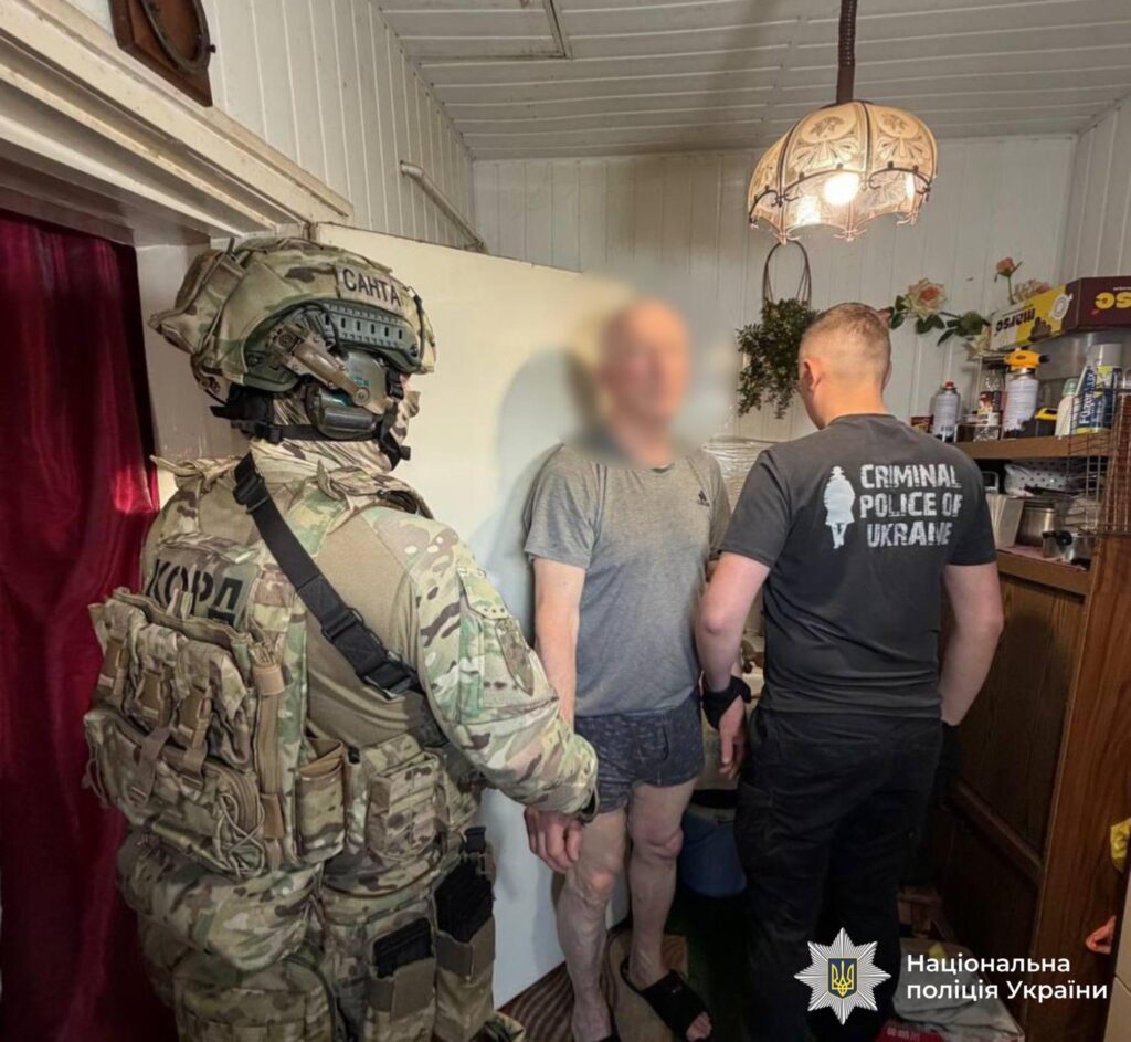 Проникли в будинок у балаклавах та забрали 9 мільйонів гривень: на Івано-Франківщині затримали злочинну групу із Чернігівщини (фото) 2 на Івано-Франківщині затримали злочинну групу із Чернігівщини