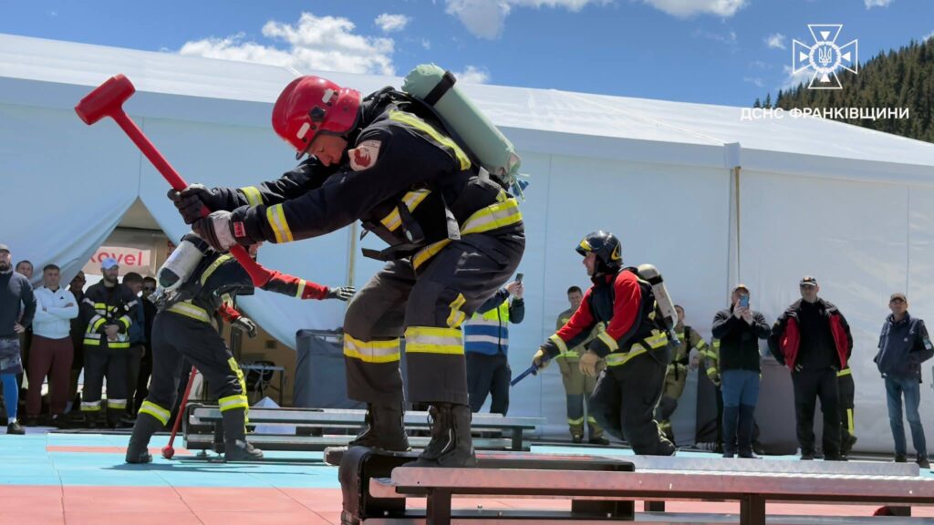 На Прикарпатті визначили переможця Firefighter Challenge