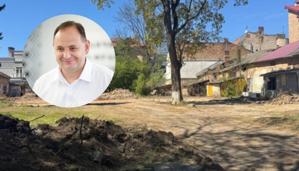 В Івано-Франківську на вулиці Чорновола на місці колишнього осередку московського патріархату облаштовують сквер