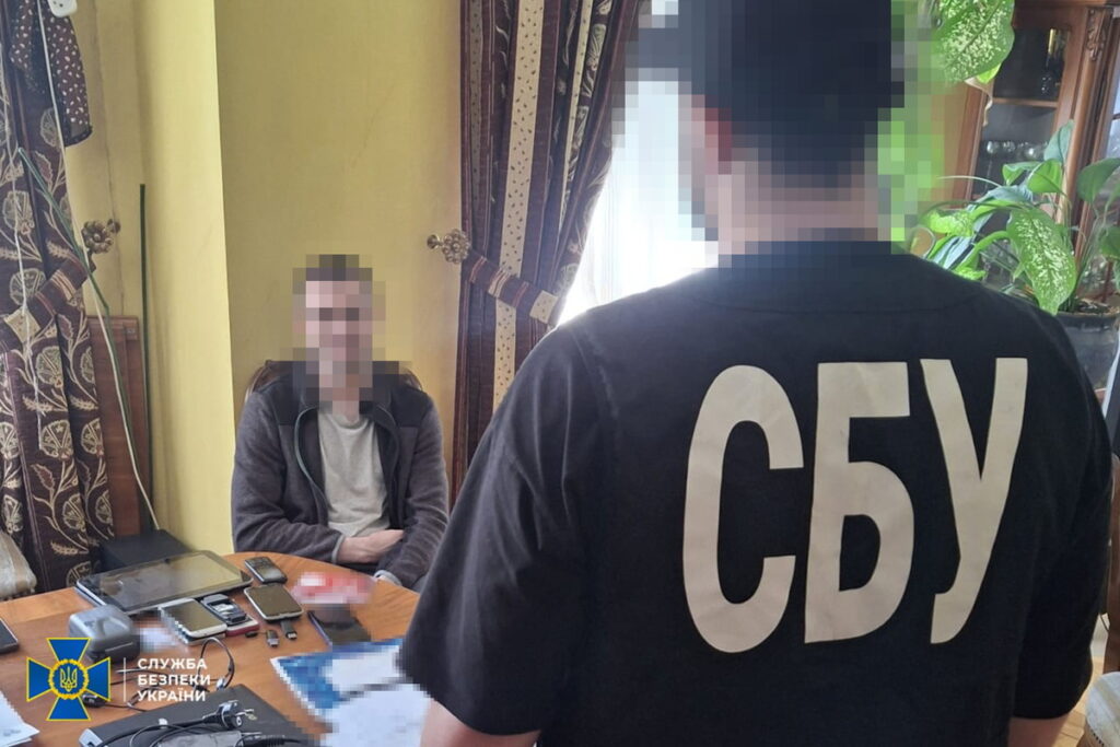 СБУ затримала агента гру рф, який шпигував за оборонними заводами на заході України