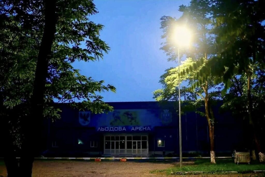 У Калуші модернізують вуличне освітлення: нові ліхтарі встановили у парку Франка та біля озера