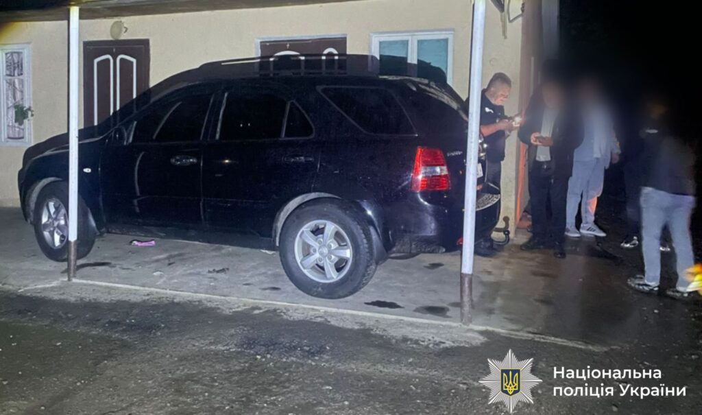 На Івано-Франківщині п’яний водій на Kia в’їхав у кафе та травмував 17-річного хлопця