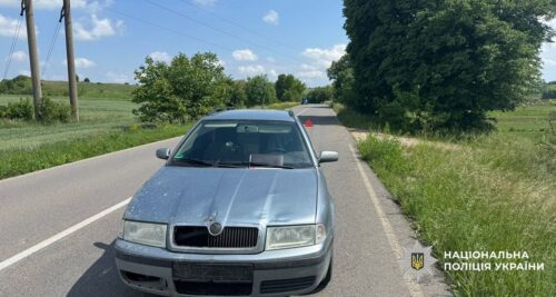 На Тлумаччині легковик зіткнувся з мотоциклом: 30-річного водія госпіталізували (фото)
