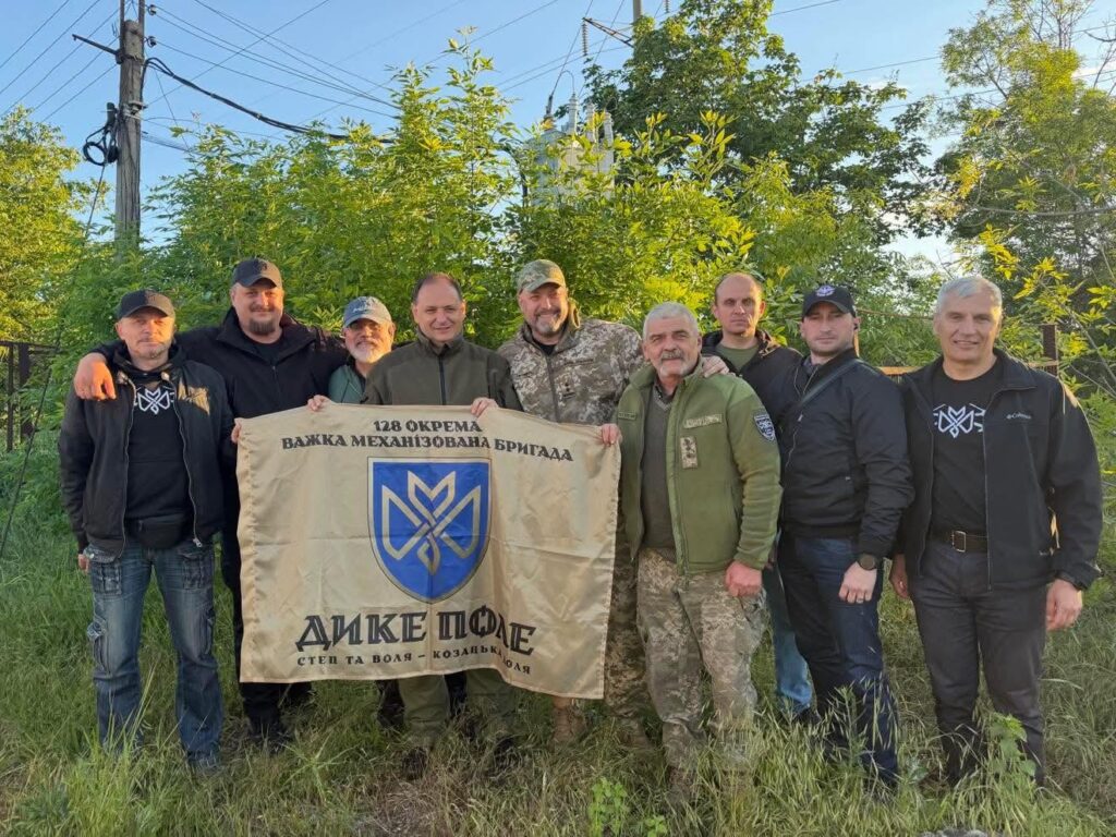 Олег Тягнибок разом із побратимами батальйону Дике Поле