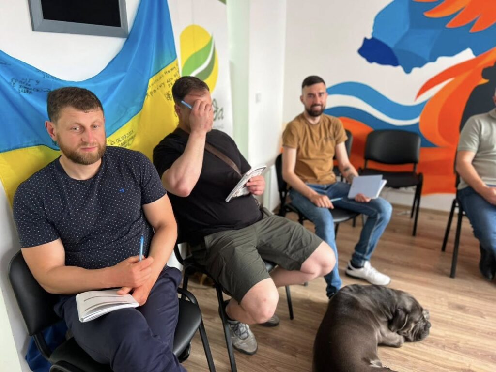 В Івано-Франківську ветерани взяли участь у британсько-українській програмі відновлення «Надійне Майбутнє» (фото) 1 В Івано-Франківську ветерани взяли участь у британсько-українській програмі відновлення «Надійне Майбутнє»