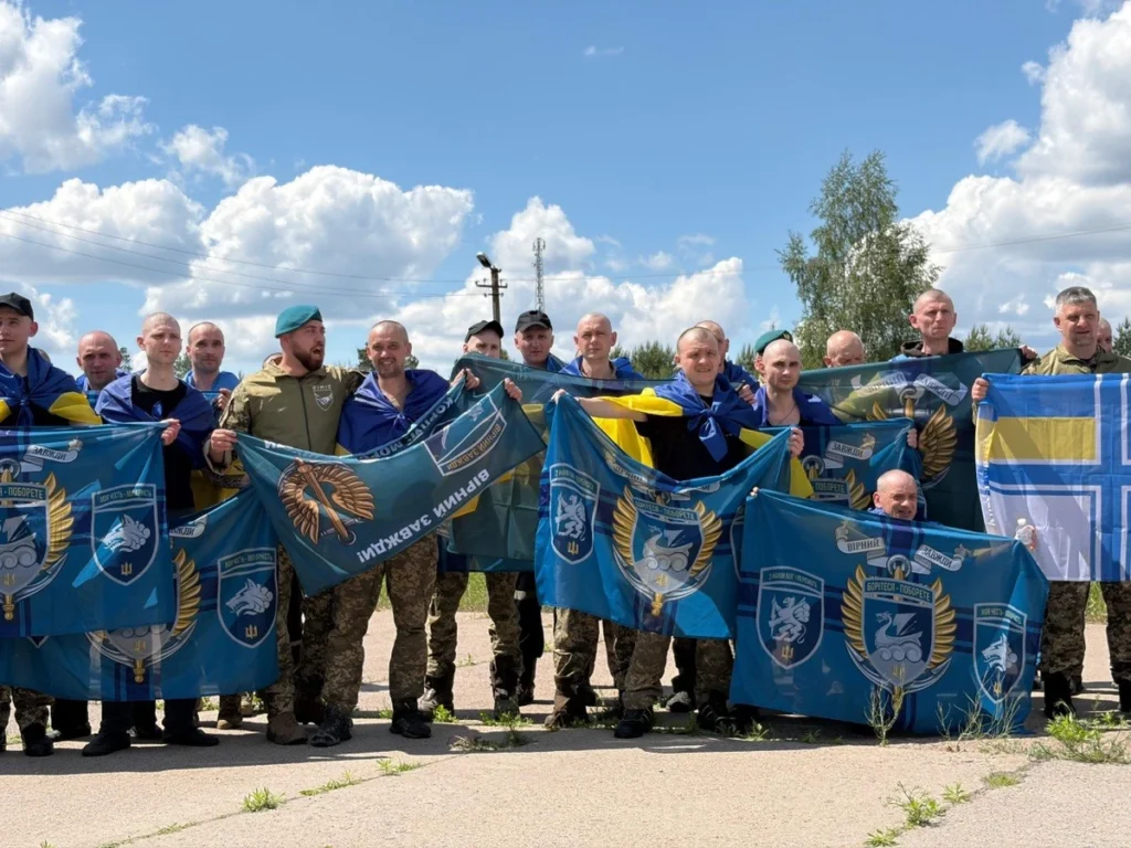 Новий обмін полоненими: додому повернулися 186 українців, серед них оборонці Маріуполя та «Азовсталі» 